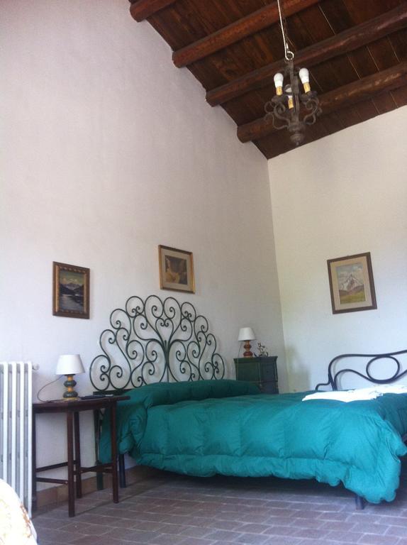 La Rocca Della Rosa Villa Zafferana Etnea Ruang foto