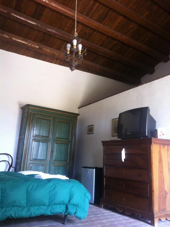 La Rocca Della Rosa Villa Zafferana Etnea Ruang foto