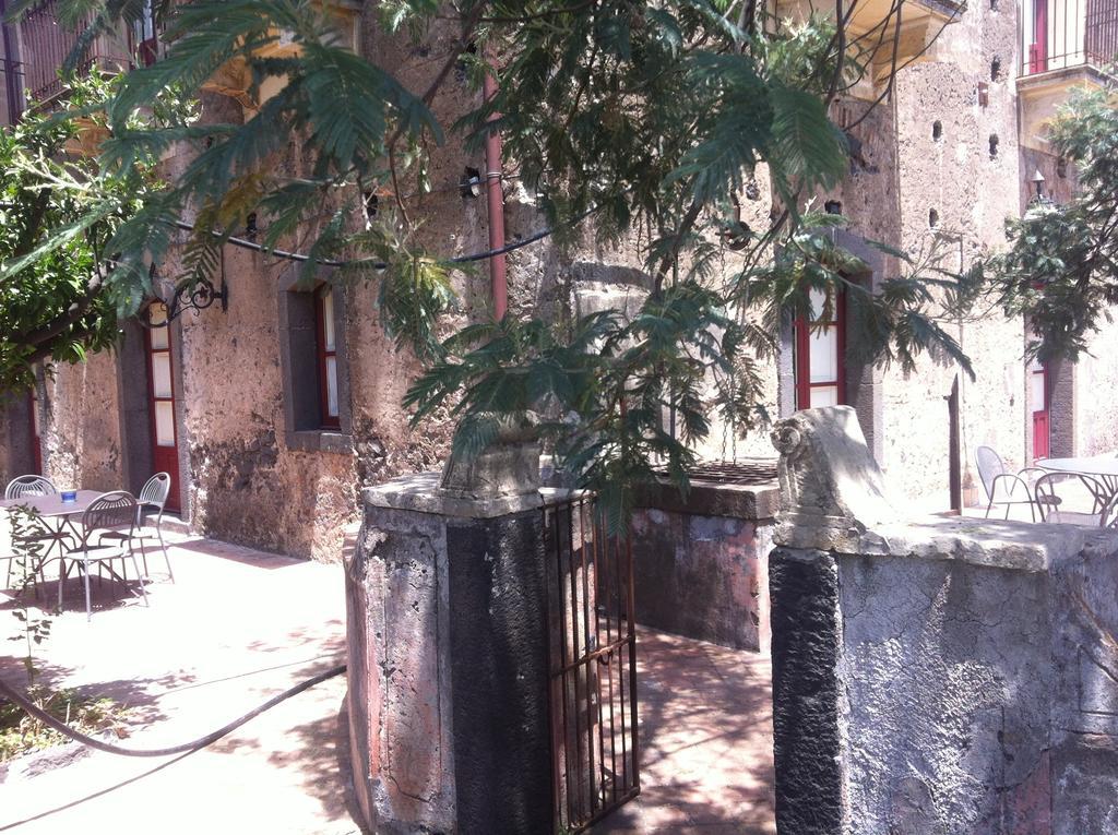 La Rocca Della Rosa Villa Zafferana Etnea Ruang foto